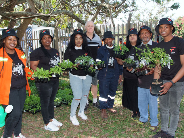 Amanzimtoti Child and Family Welfare Society staff and teams from KZN businesses
